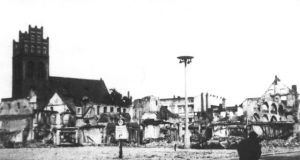 Rynek w centrum Lęborka – rok 1945.
