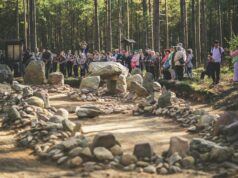 Rekonstrukcja megalitycznego grobowca i nowa ścieżka edukacyjna w Siemirowicach