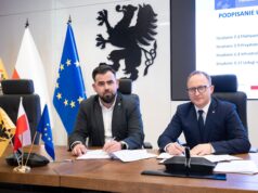 Niższe rachunki i ochrona klimatu. Starosta Tomasz Litwin podpisał umowę na modernizację PUP