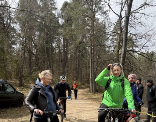 Szlak rowerowy Bytów – Lębork – Łeba. Spotkanie nad Jeziorkiem Leśnym w Cewicach.