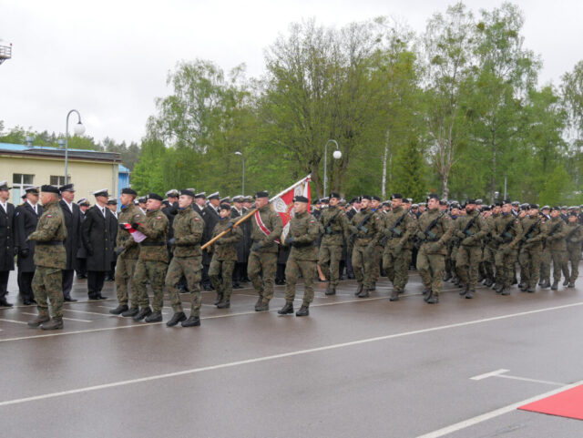 Uroczyste przekazanie obowiązków Dowódcy w 44. Bazie Lotnictwa Morskiego w Siemirowicach.jpg Uroczyste przekazanie obowiązków Dowódcy w 44. Bazie Lotnictwa Morskiego w Siemirowicach