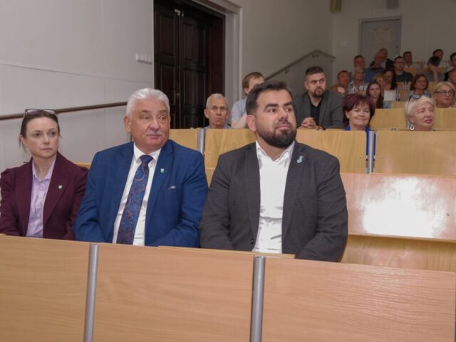 Gmina Cewice w gronie laureatów Certyfikatów Promocji Ziemi Lęborskiej.jpg Gmina Cewice w gronie laureatów Certyfikatów Promocji Ziemi Lęborskiej