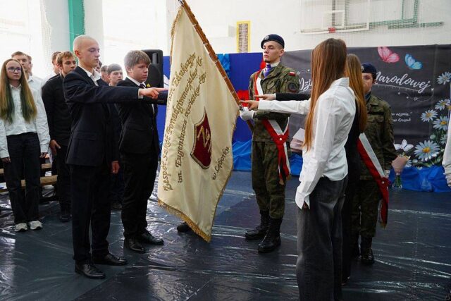 Wicestarosta Lęborski z wizytą w szkołach przed Dniem Edukacji Narodowej Wicestarosta Lęborski z wizytą w szkołach przed Dniem Edukacji Narodowej