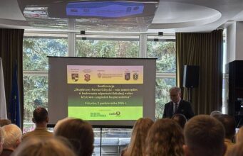 Przedstawiciele Powiatu Lęborskiego na konferencji poświęconej bezpieczeństwu w Giżycku Przedstawiciele Powiatu Lęborskiego na konferencji poświęconej bezpieczeństwu w Giżycku
