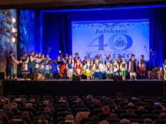 Cztery dekady tradycji: Kaszubski Zespół Pieśni i Tańca „Levino” świętował jubileusz w Lęborku Cztery dekady tradycji: Kaszubski Zespół Pieśni i Tańca „Levino” świętował jubileusz w Lęborku